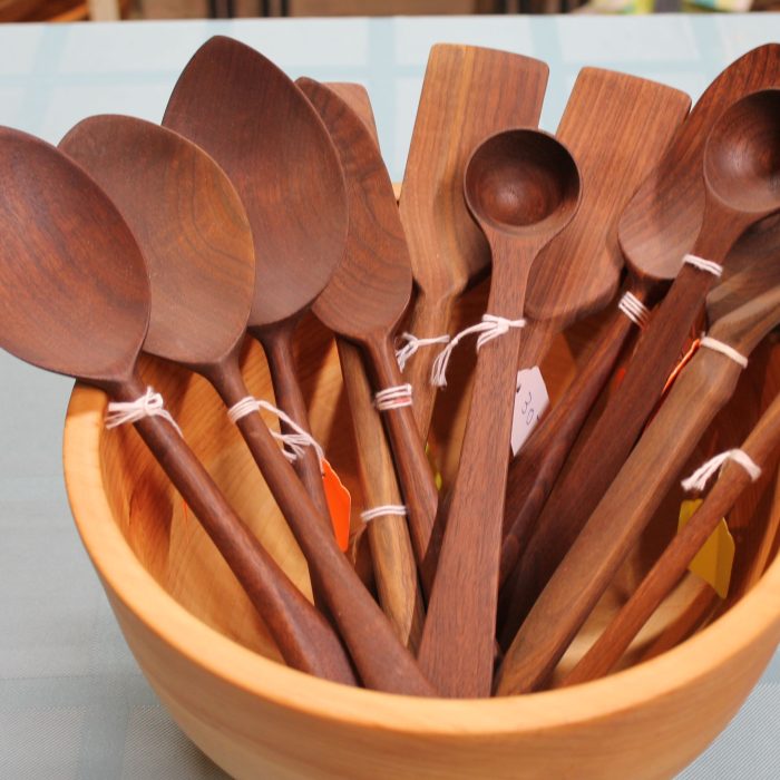 Serving spoons